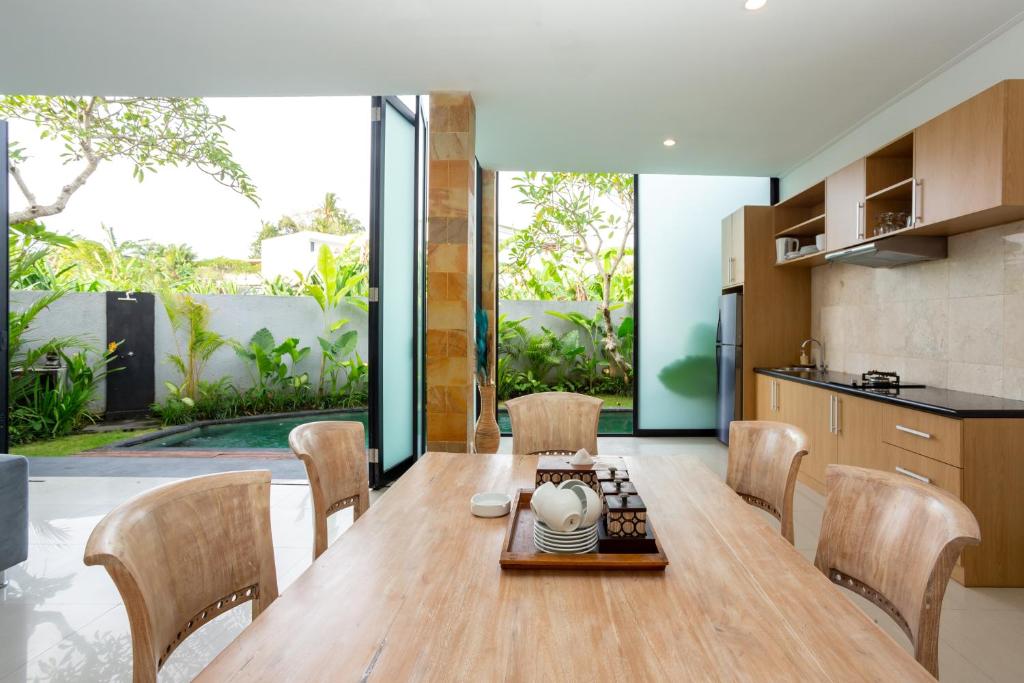 Easygoing Tropical Hideout 3 Bedroom Private Villa in Canggu — image 11