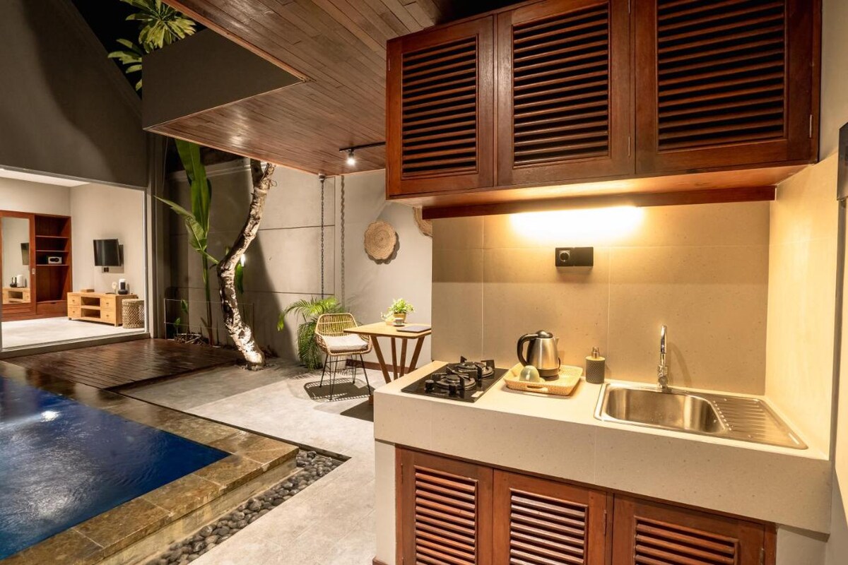 Simple Minimalist Calm 1 Bedroom Private Villa in Canggu — image 4