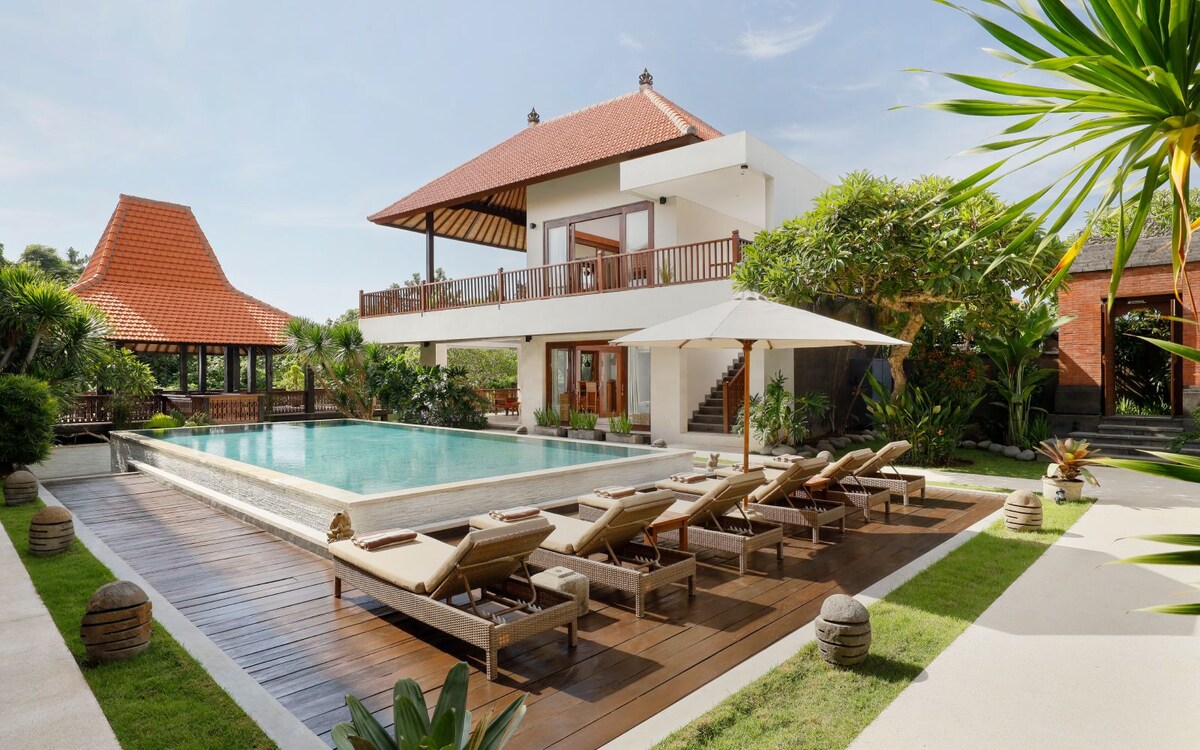 Snug Tropical Gathering 6 Bedroom Private Villa in Canggu — image 5