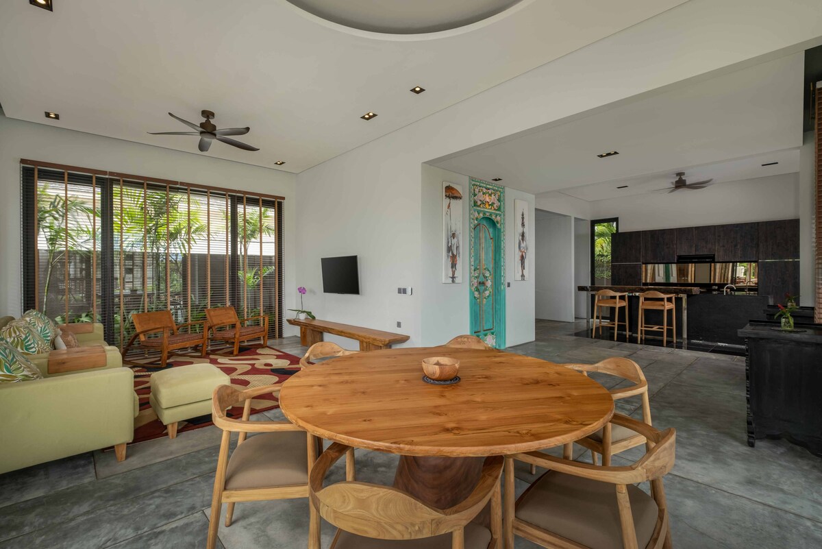 Lush Modern Hideaway 3 Bedroom Private Villa in Canggu — image 8