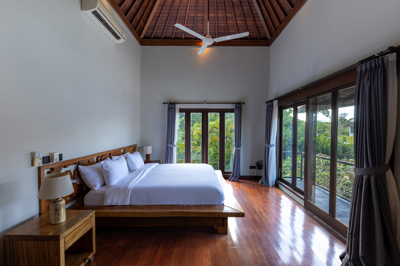 Sanga - 3BR Villa with Pool & Rooftop, Canggu in Pererenan, Bali — image 3
