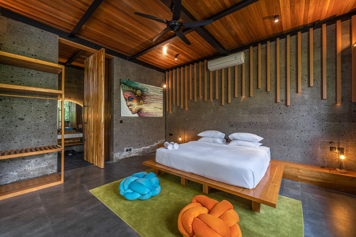Yeh Gangga — 8BR Villa Rental in Pererenan — image 7