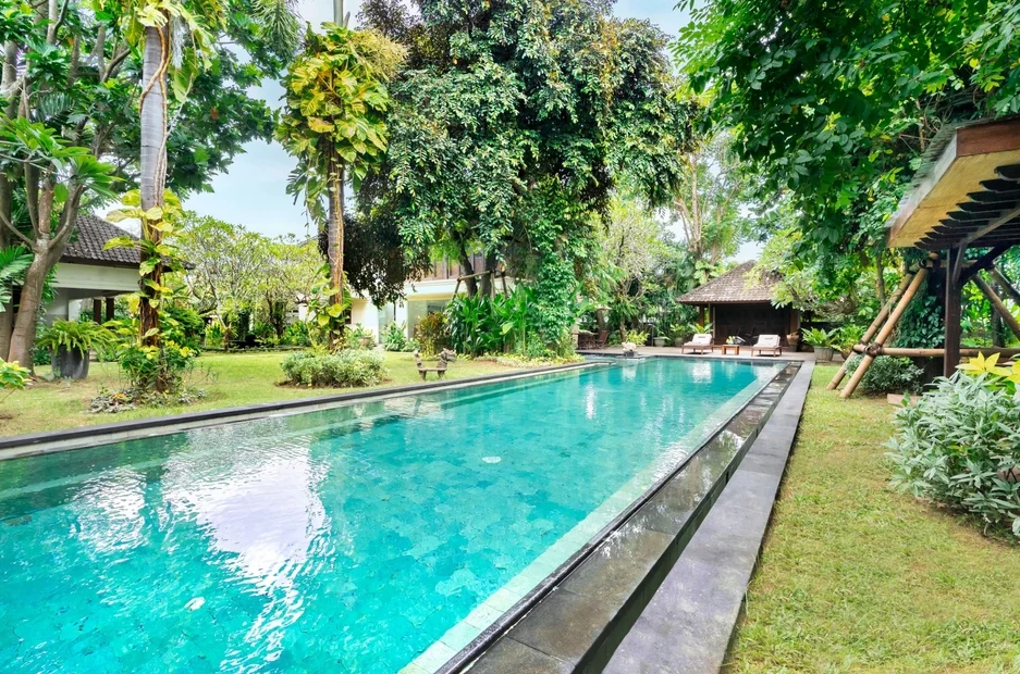 3-Bedroom Villa with Private Pool & Spacious Garden in Sanur, Bali — image 5