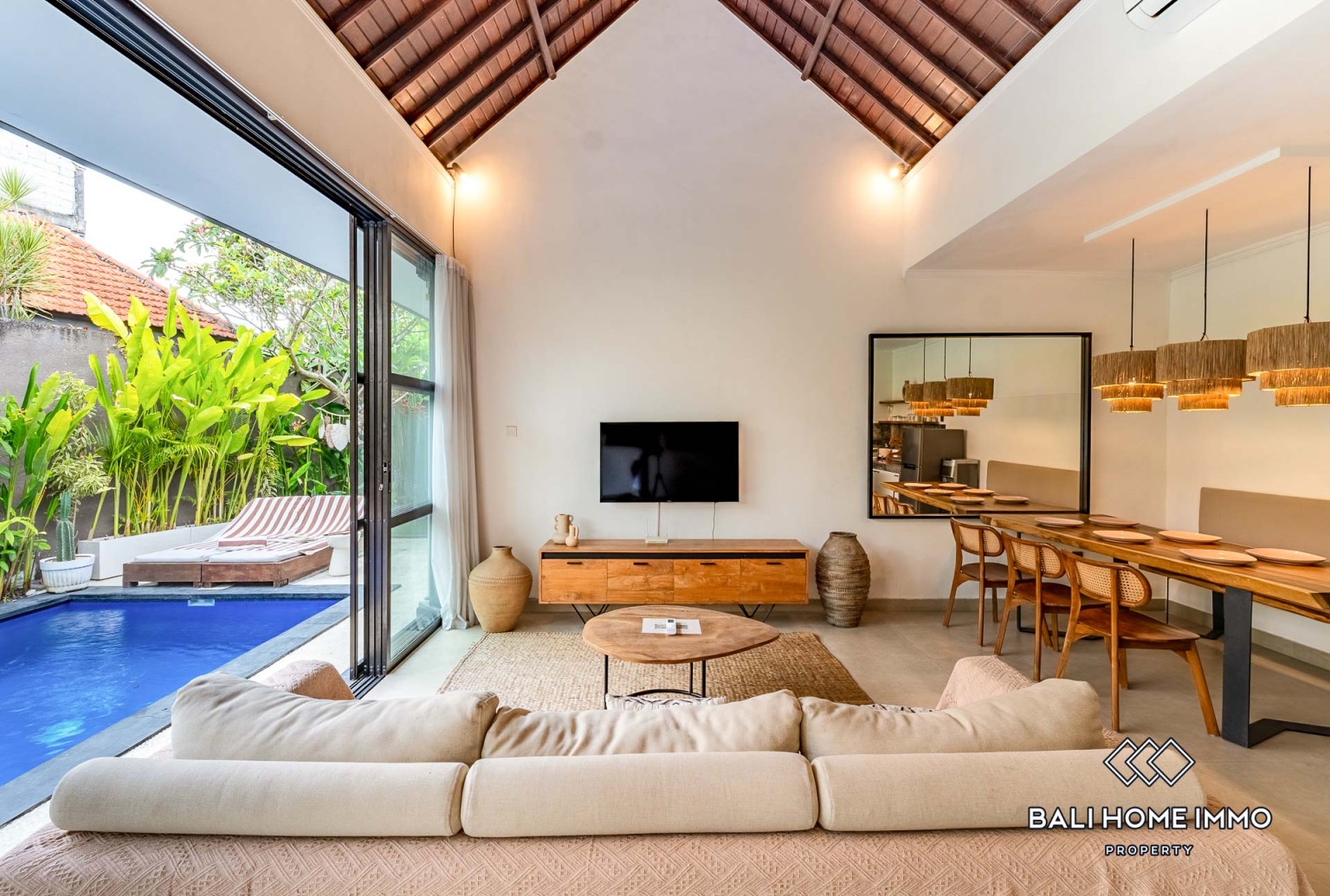 3 Bedroom Family Villa For Rent in Canggu Berawa — image 1