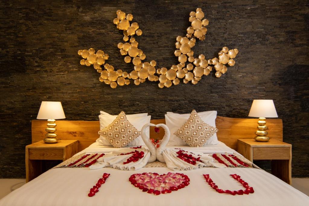 Romantic Poolside Hideaway 1 Bedroom Private Villa in Canggu — image 6