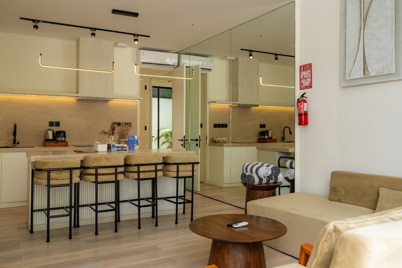 Oasis 8 - 2BR Pool Villa, Near Batu Bolong Beach in Canggu, Bali — image 5