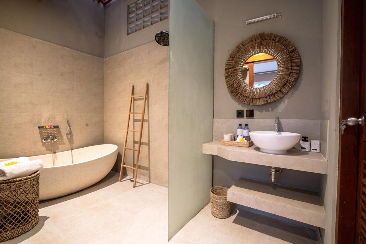 Simple Minimalist Calm 1 Bedroom Private Villa in Canggu — image 8