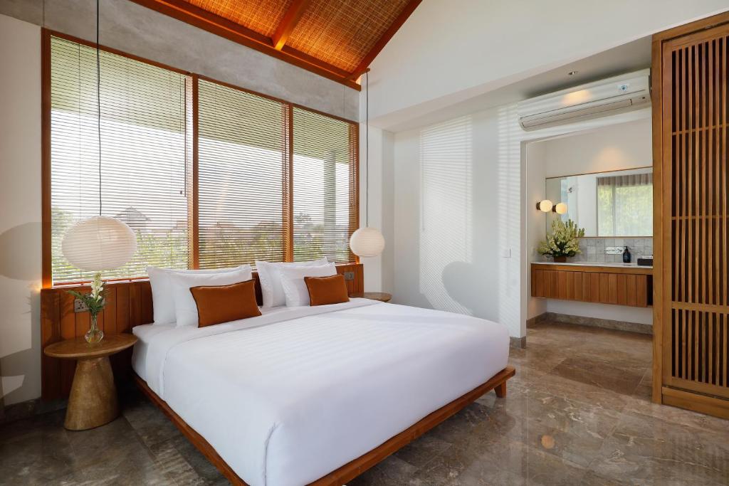 Tropical Garden Estate 7 Bedroom Private Villa in Canggu — image 1