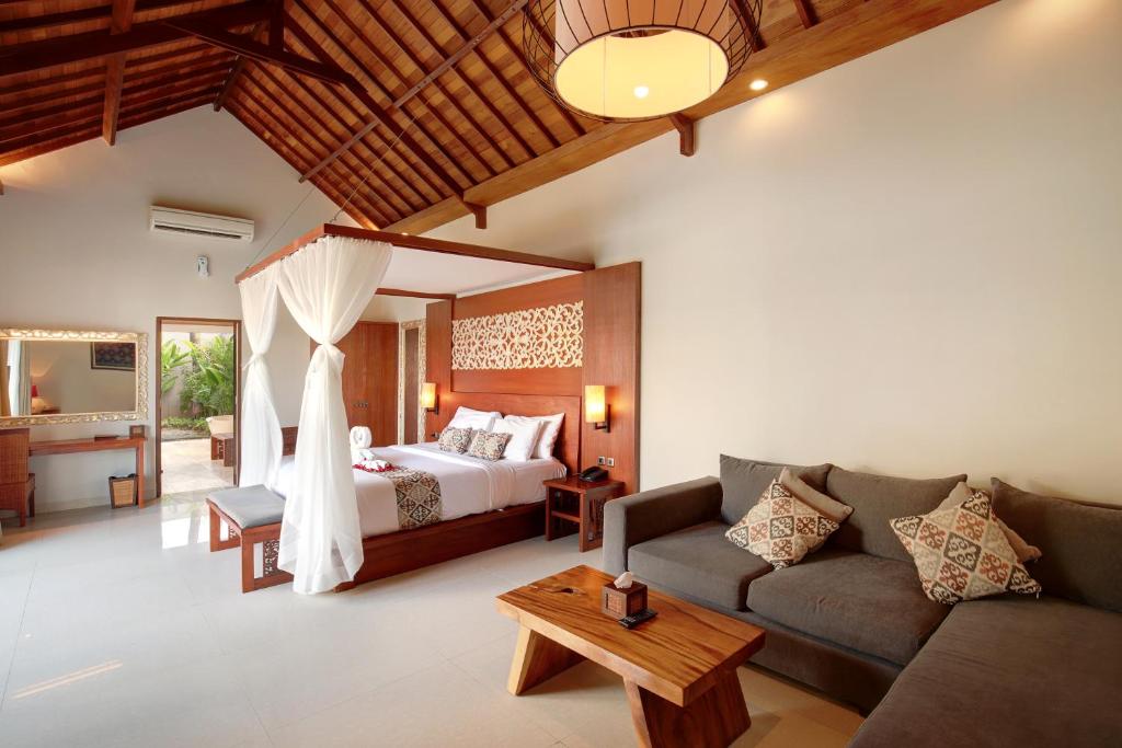 Sunny Beachside Haven 4 Bedroom Private Villa in Jimbaran — image 2