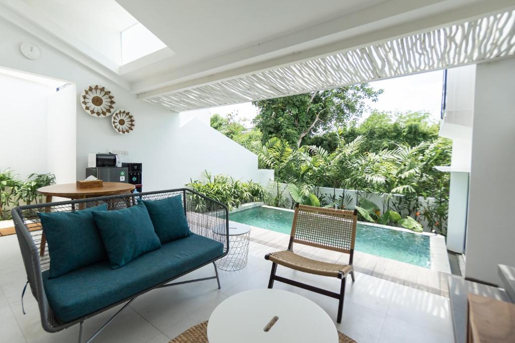 Minimalist Tropical Haven 2 Bedroom Private Villa in Canggu — image 9