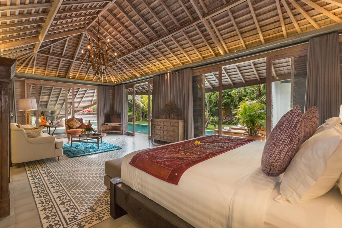 Vintage Luxe Sanctuary 3 Bedroom Private Villa in Canggu — image 7