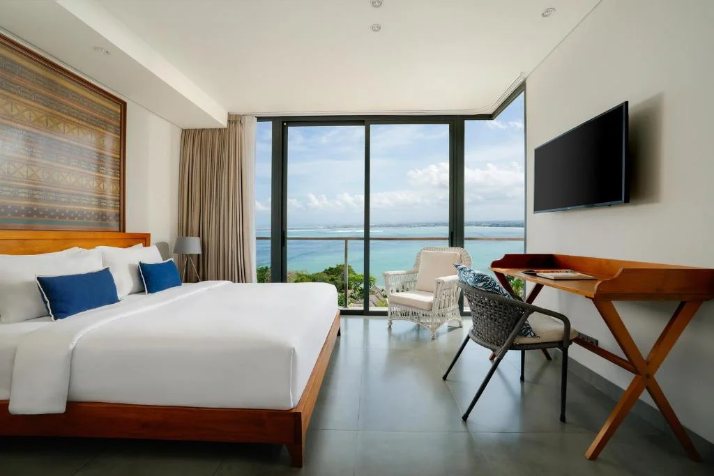 3-Bedroom Cliffside Villa with Ocean View & Private Pool in Jimbaran, Bali — image 12