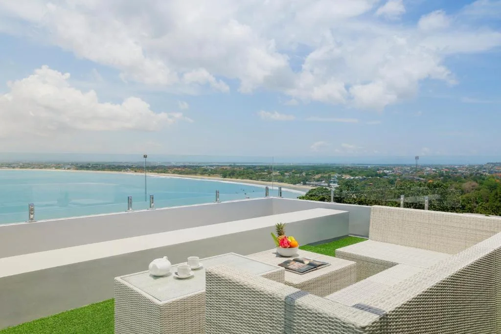 3-Bedroom Cliffside Villa with Ocean View & Private Pool in Jimbaran, Bali — image 4