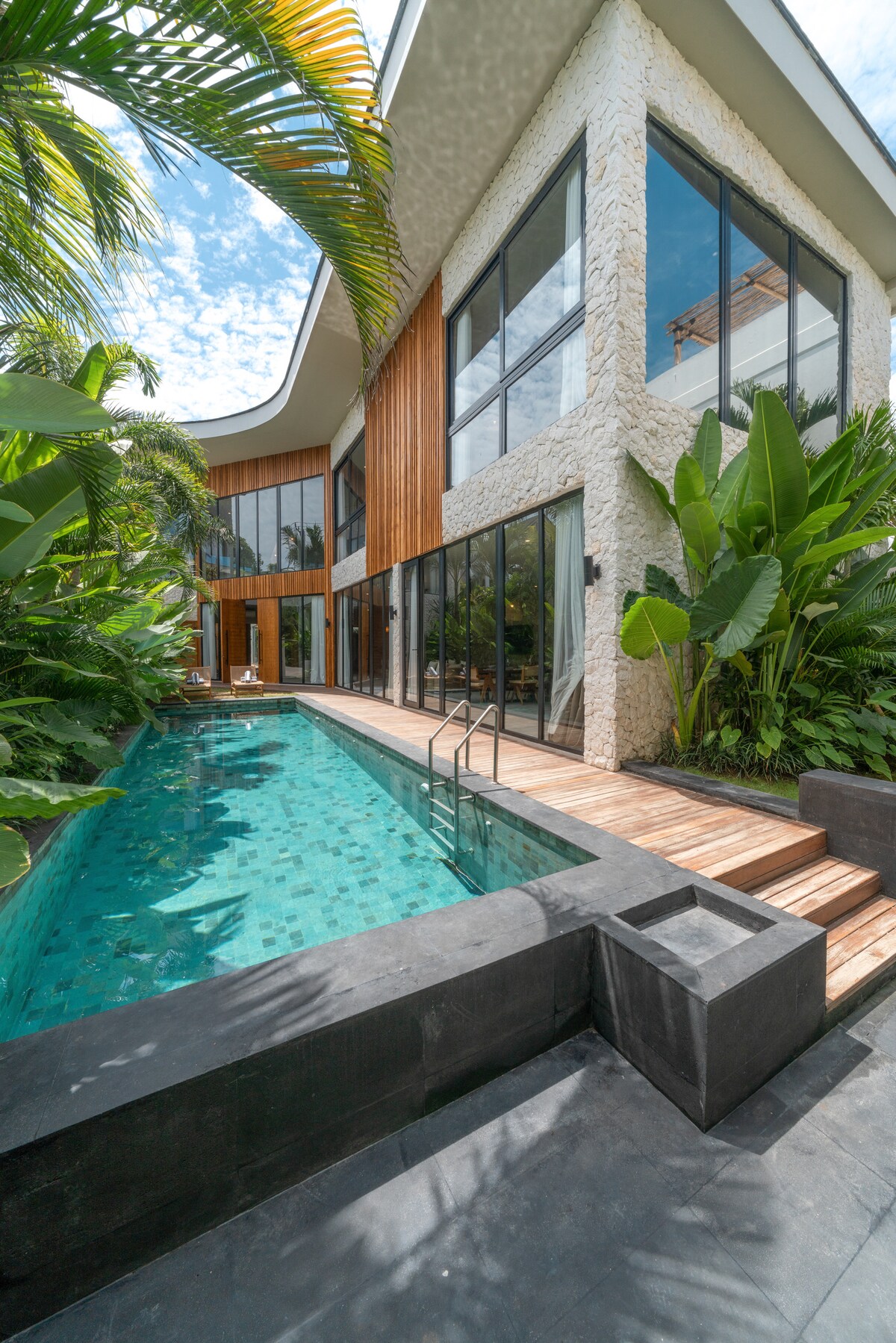 Amanora — 5BR Villa Rental in Canggu — image 7