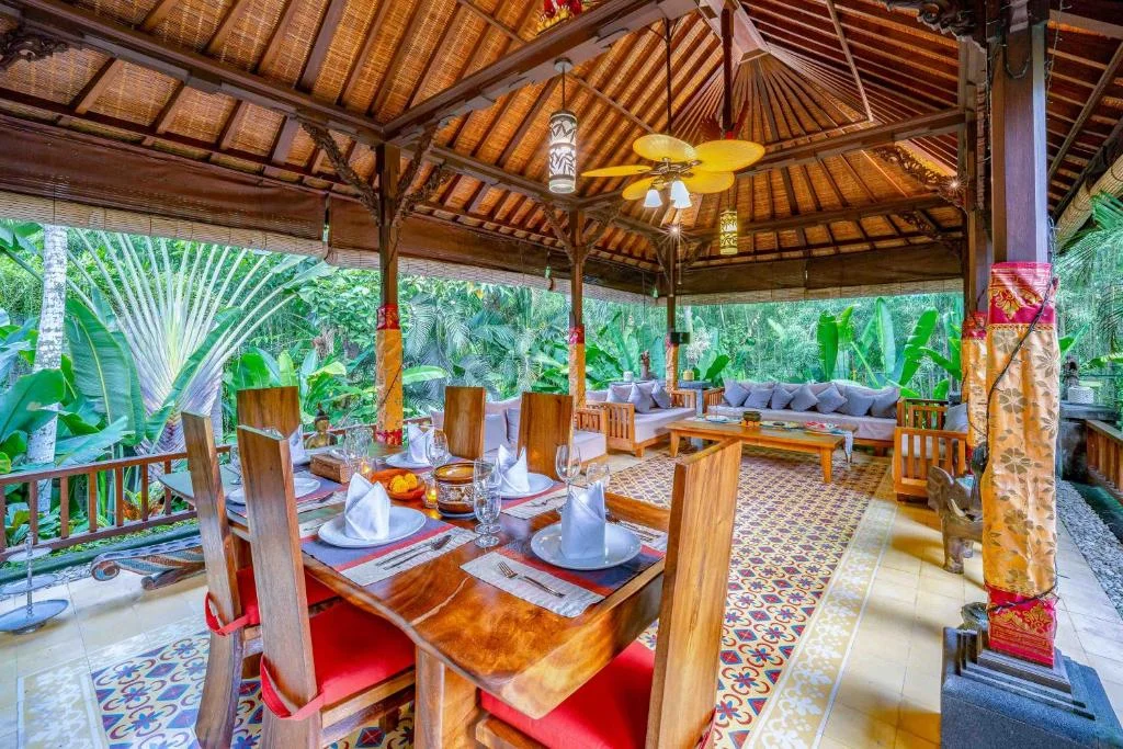 4BR Luxury Villa with Botanical Garden in Tabanan — image 16