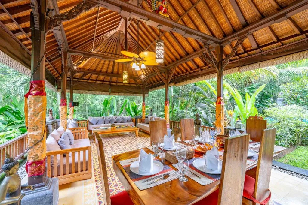 4BR Luxury Villa with Botanical Garden in Tabanan — image 12