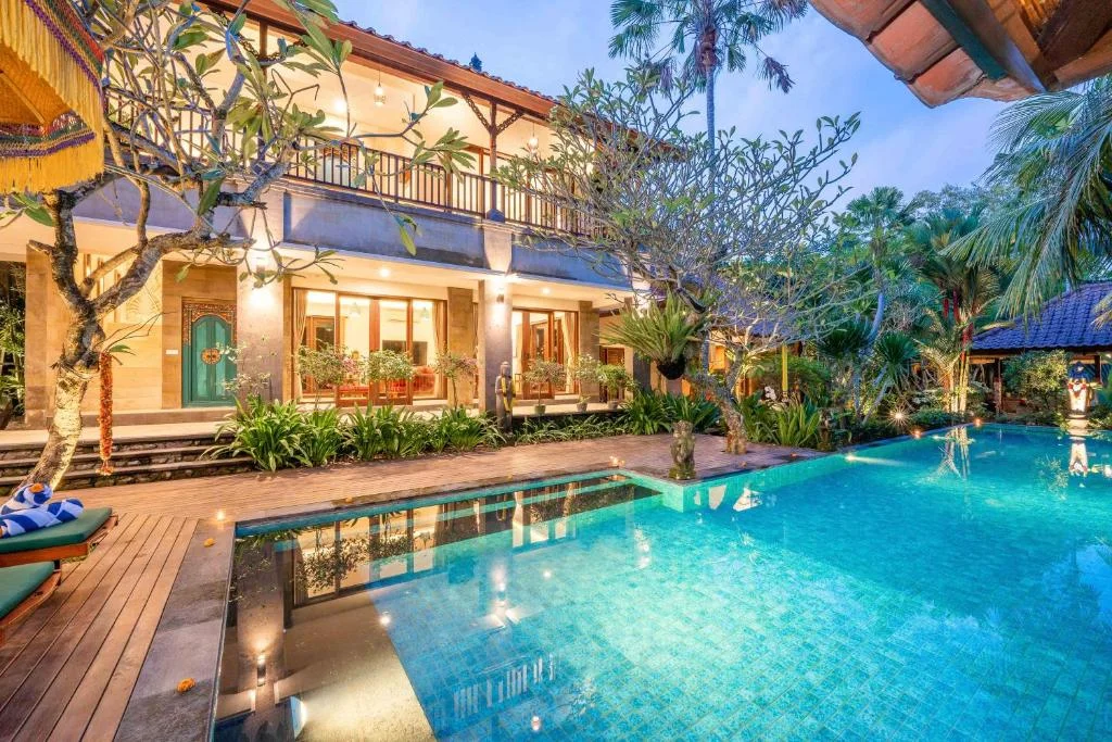 4BR Luxury Villa with Botanical Garden in Tabanan — image 5