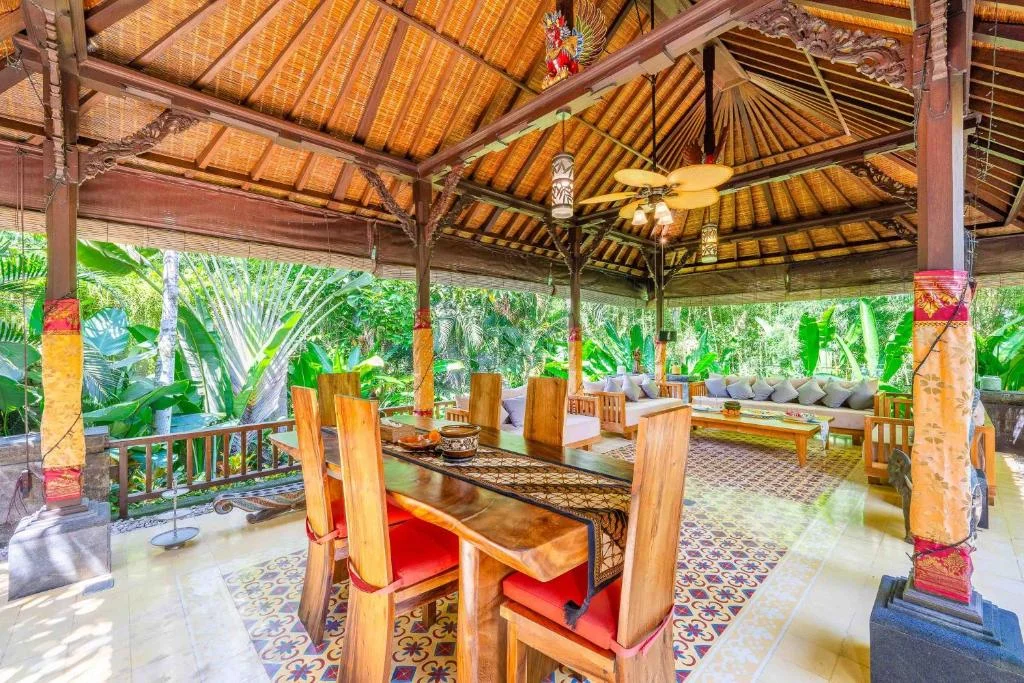 4BR Luxury Villa with Botanical Garden in Tabanan — image 14