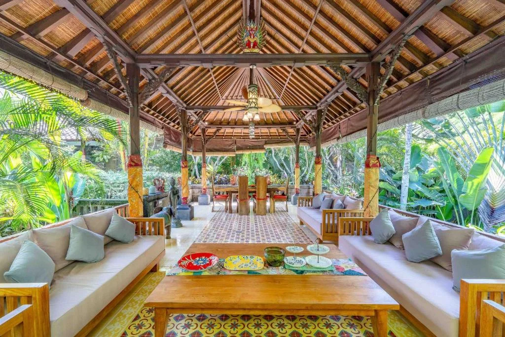 4BR Luxury Villa with Botanical Garden in Tabanan — image 15