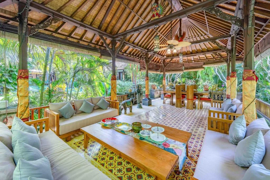 4BR Luxury Villa with Botanical Garden in Tabanan — image 13