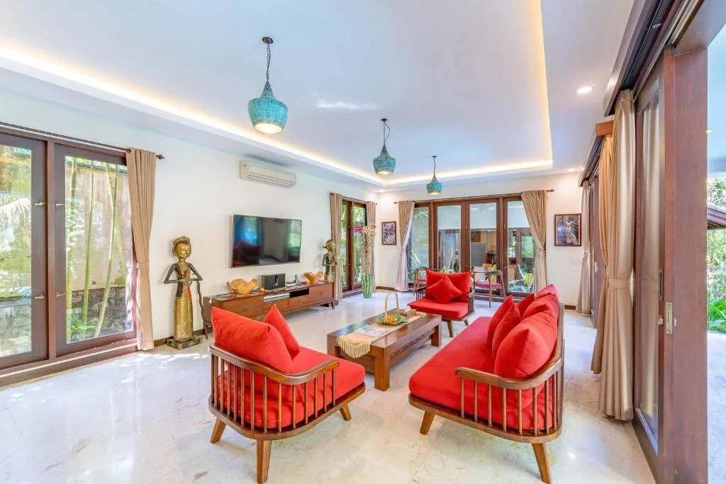 4BR Luxury Villa with Botanical Garden in Tabanan — image 19