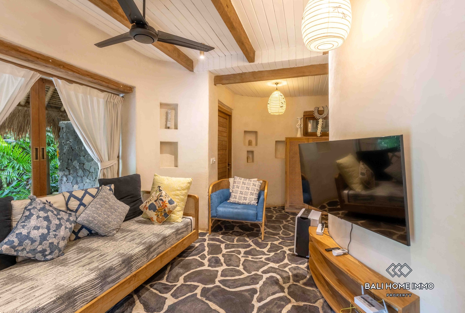 4 Bedrooms Eco Villa with River and Jungle View for Rent Near Greenschool — image 5
