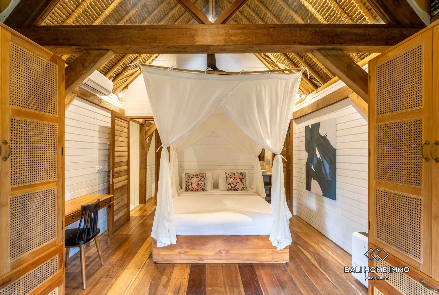 4 Bedrooms Eco Villa with River and Jungle View for Rent Near Greenschool — image 9