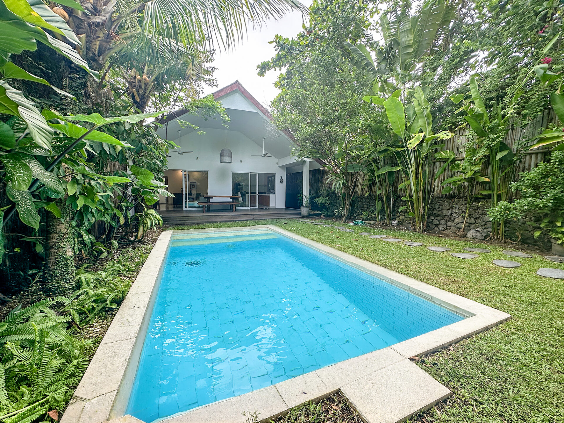 1 BEDROOM TROPICAL VILLA WITH LARGE GARDEN – YEARLY RENTAL — image 2