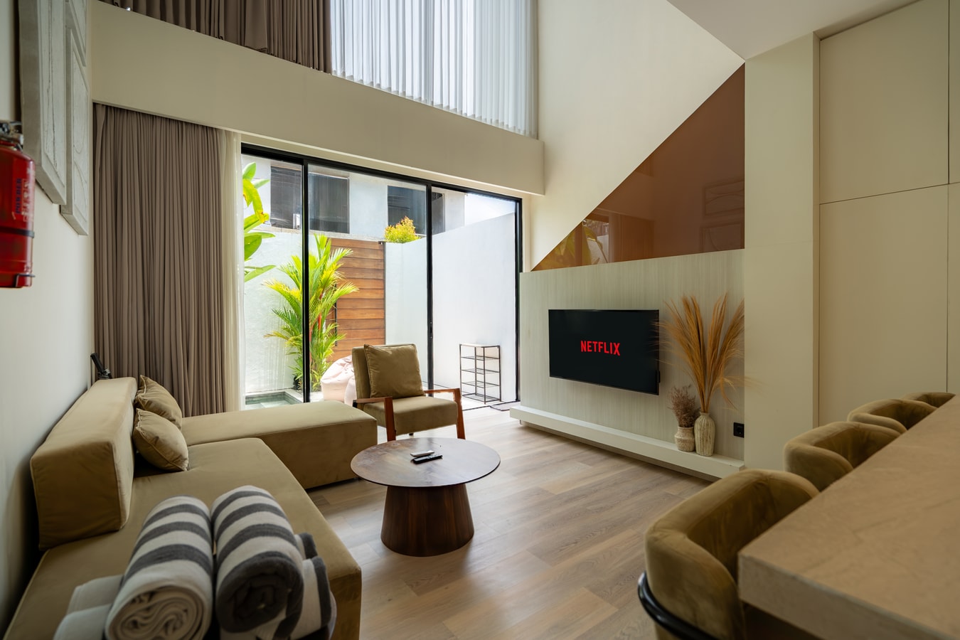 Oasis 8 - 2BR Pool Villa, Near Batu Bolong Beach in Canggu, Bali — image 3