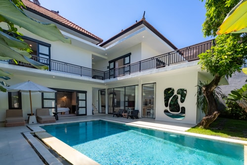 Canggu Designer 3BR Villa - Private Pool & Balcony in Pererenan, Bali — image 8
