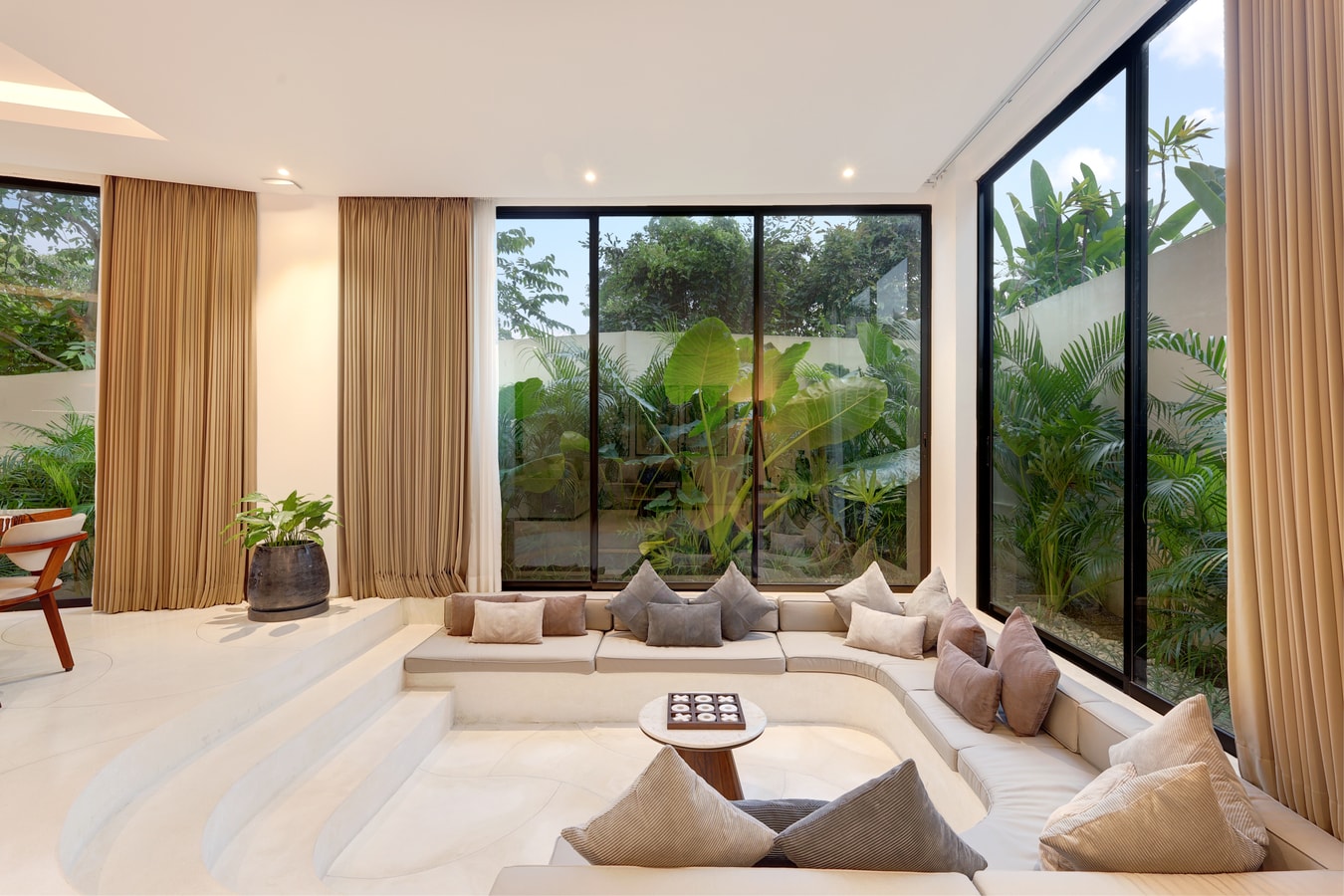 5 BR: Spacious Villa surrounding by rice fields in Canggu, Bali — image 3