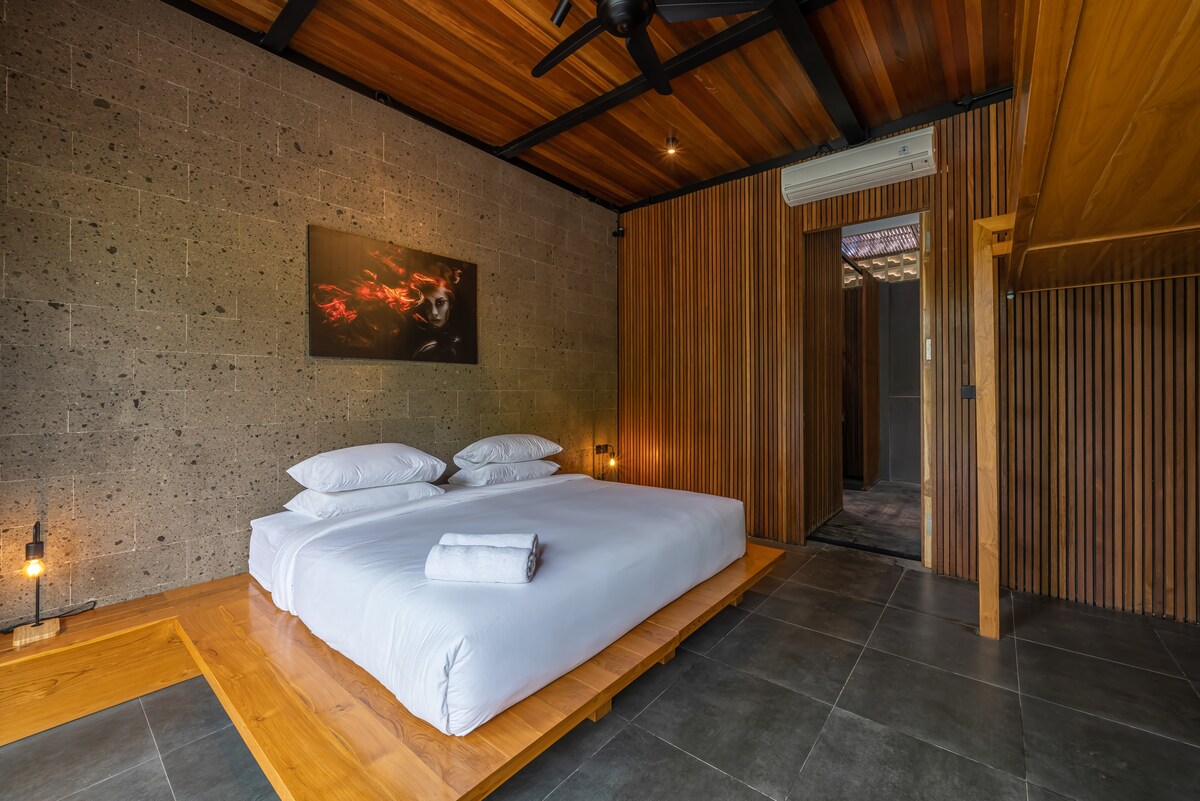 Yeh Gangga — 8BR Villa Rental in Pererenan — image 10