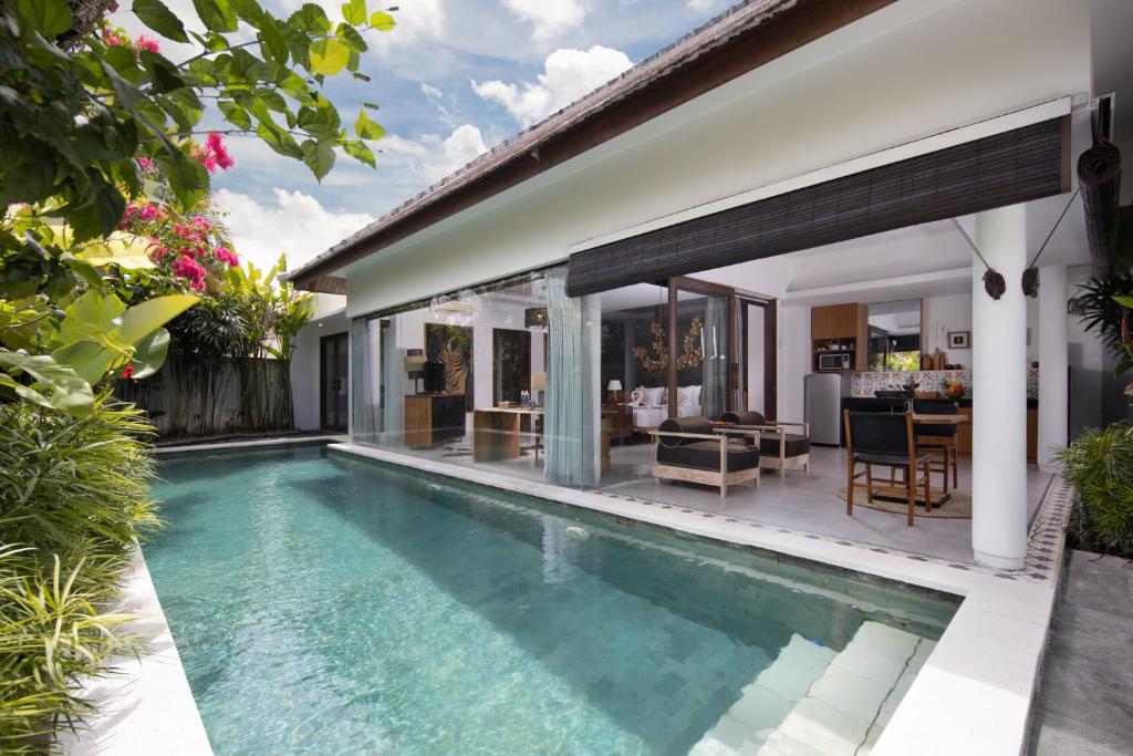 Romantic Poolside Hideaway 1 Bedroom Private Villa in Canggu — image 8