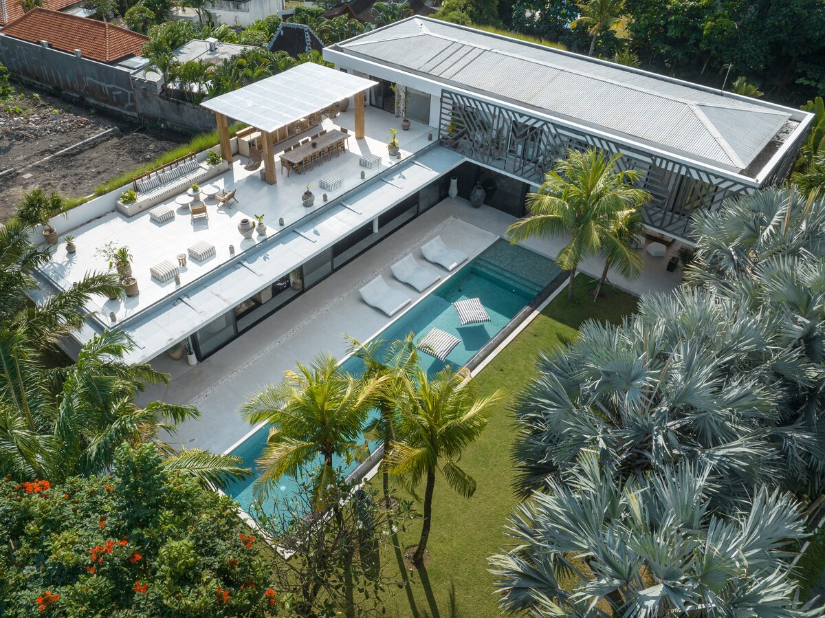 The Bull House — 6BR Villa Rental in Seminyak — image 2