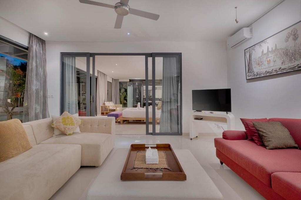 Romantic Garden Retreat 3 Bedroom Private Villa in Canggu — image 1