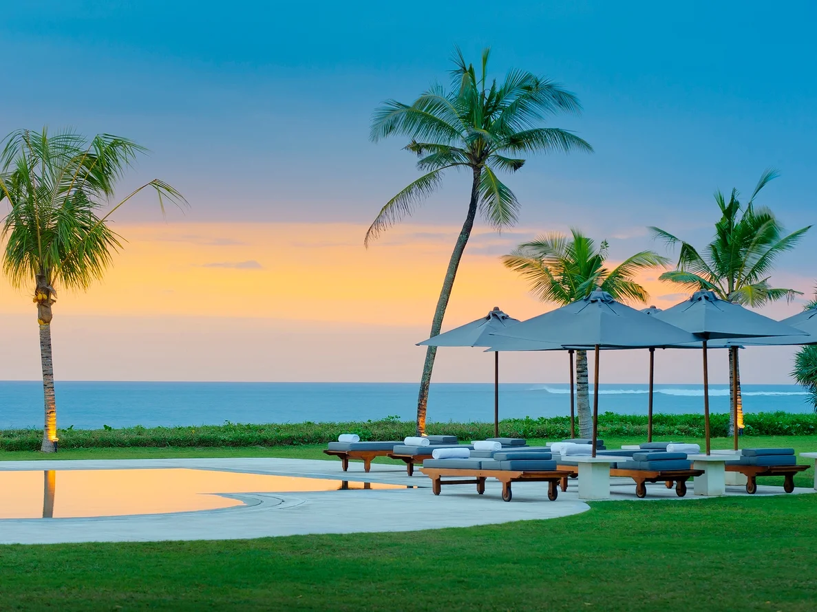 5-Bedroom Beachfront Estate Villa with Ocean Views & Wedding Venue – Batubelig, Bali – BVI577