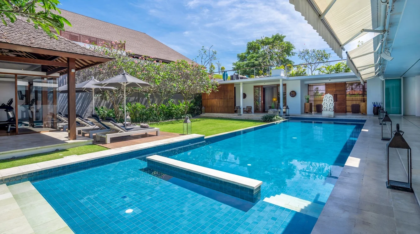 5-Bedroom Modern Villa with Private Pool, Rooftop & Gym Near Seminyak Beach – BVI1171