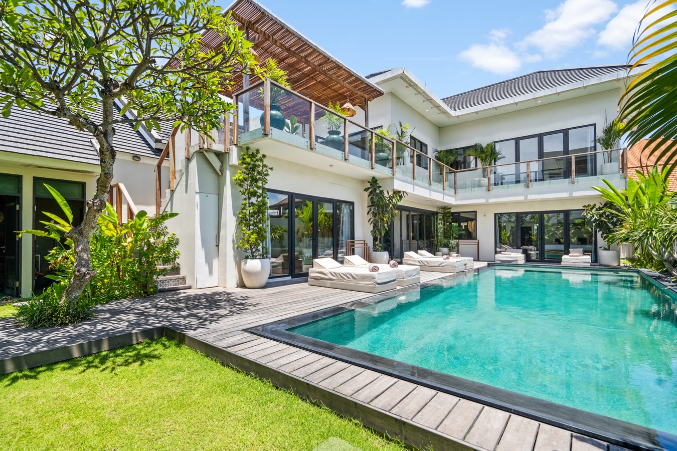 Abu - 5 Bedrooms with Pool and Rooftop in Berawa in Canggu, Bali — image 11