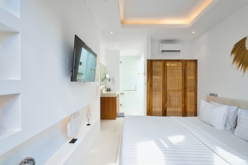 Luxury Canggu 1BR Suite | Sunkissed Pool & Sofabed in Canggu, Bali — image 8