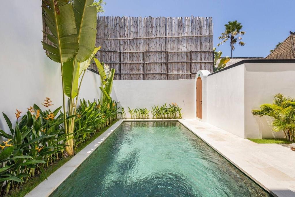 Luxury 3BR Villa with Private Pool & Rooftop Views in Canggu, Bali — image 5