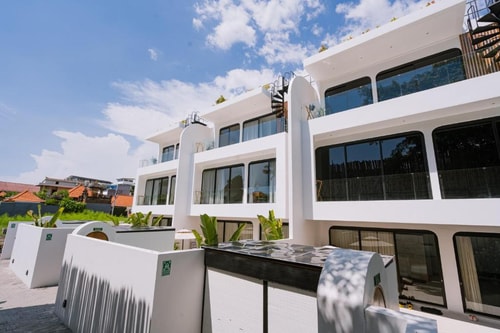 3BR Seaside Villa with Pool & Panoramic Views in Canggu, Bali — image 1