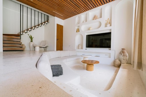 3BR Seaside Villa with Pool & Panoramic Views in Canggu, Bali — image 8