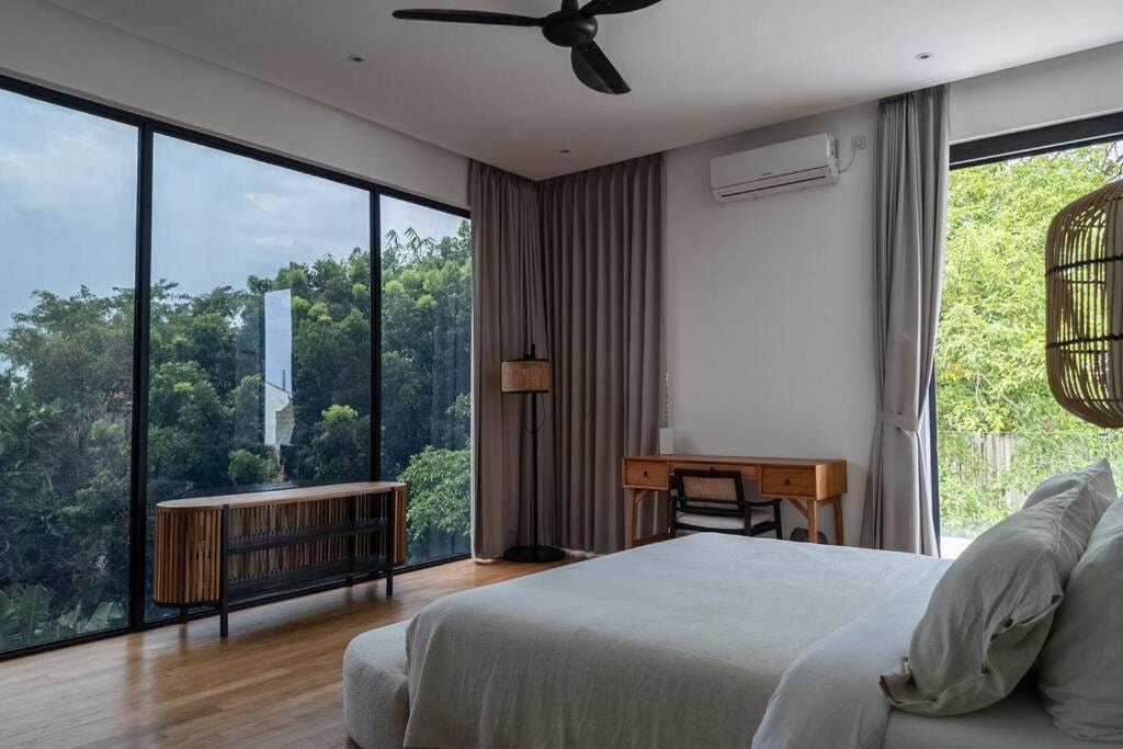 3BR Ocean Breeze Getaway w/ Private Pool & Rooftop in Canggu, Bali — image 5