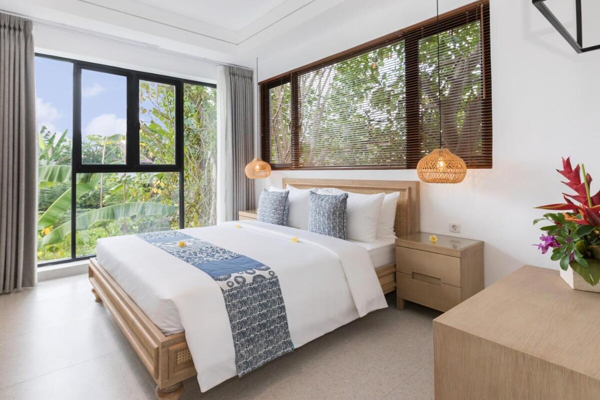 Superb Modern Haven 4 Bedroom Private Villa in Canggu — image 5