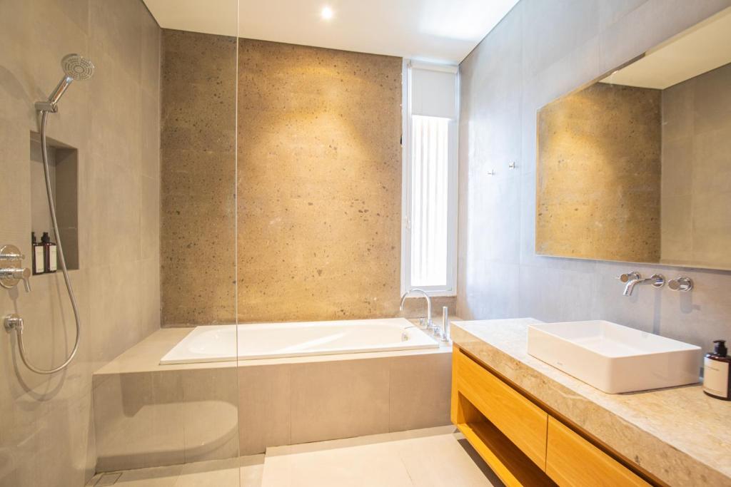 Rice Field Sanctuary 2 Bedroom Private Villa in Canggu — image 3