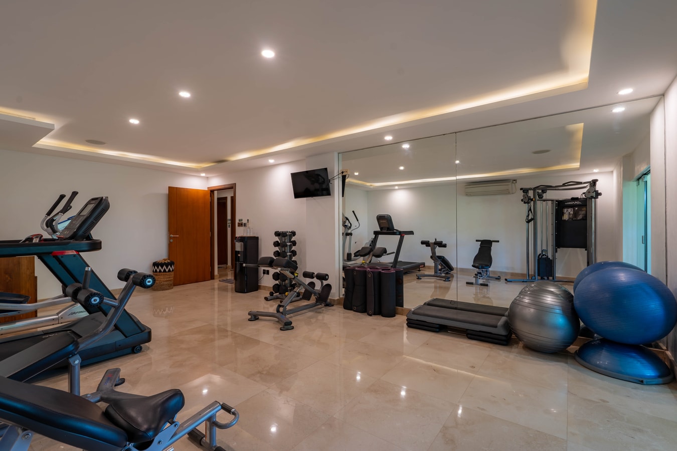KaliBali - 5BR with Gym and Mini Golf, Uluwatu in Ungasan, Bali — image 5