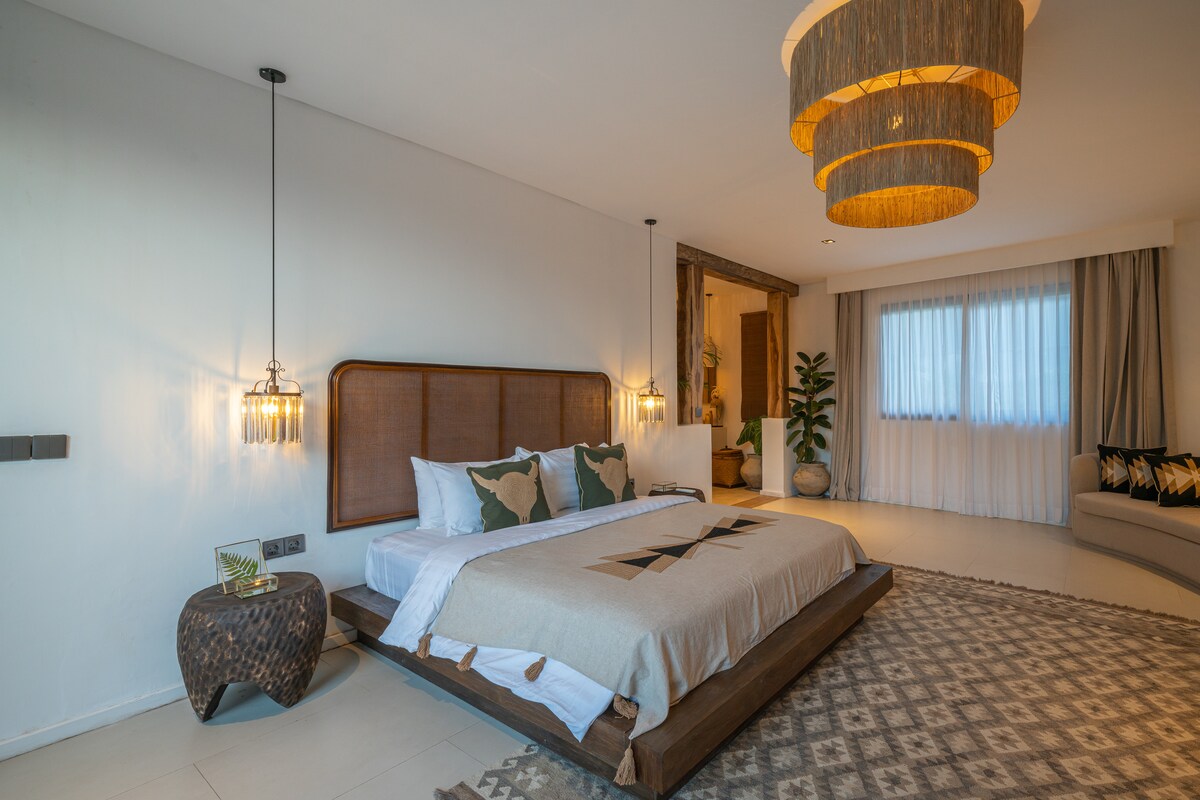 The Bull House — 6BR Villa Rental in Seminyak — image 5