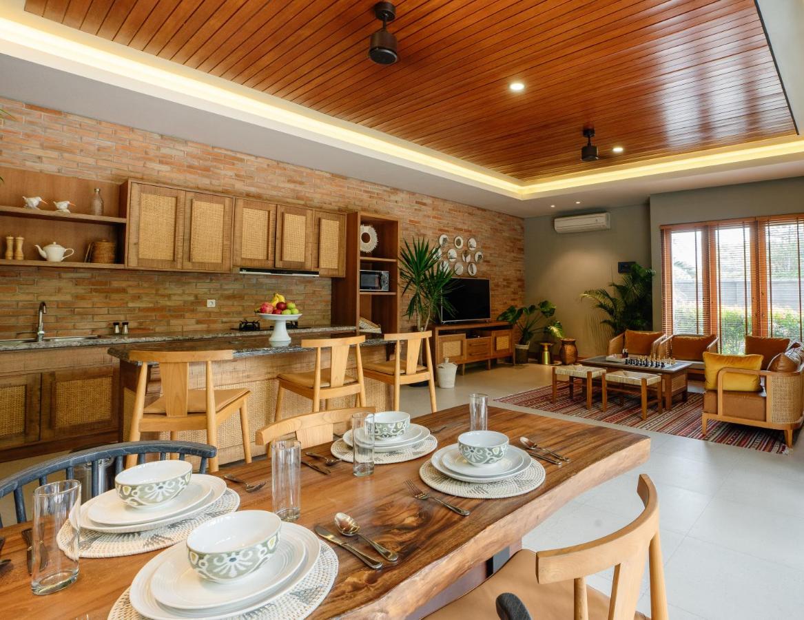 Lush Teakwood Modern 3 Bedroom Private Villa in Canggu