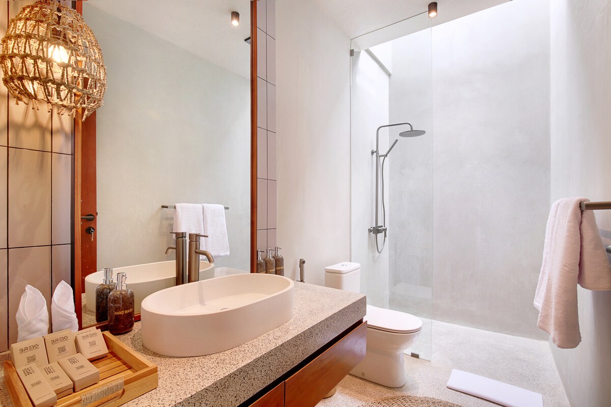 Peaceful Poolside Sanctuary 2 Bedroom Private Villa in Ubud — image 5