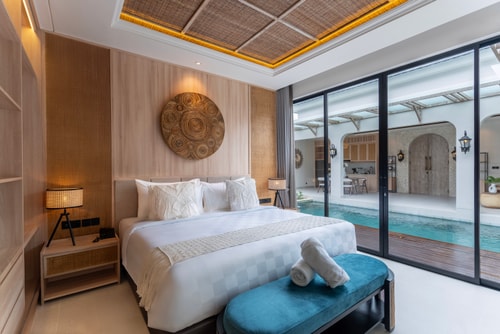 Deneva - Pool & Bathtub Villa, Near Berawa Beach in Canggu, Bali — image 6